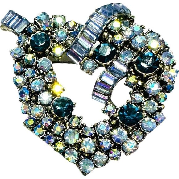 VINTAGE Crystal Rhinestone Blue Aurora Borealis Heart Shaped Ribbon Brooch Pin M - Picture 1 of 4